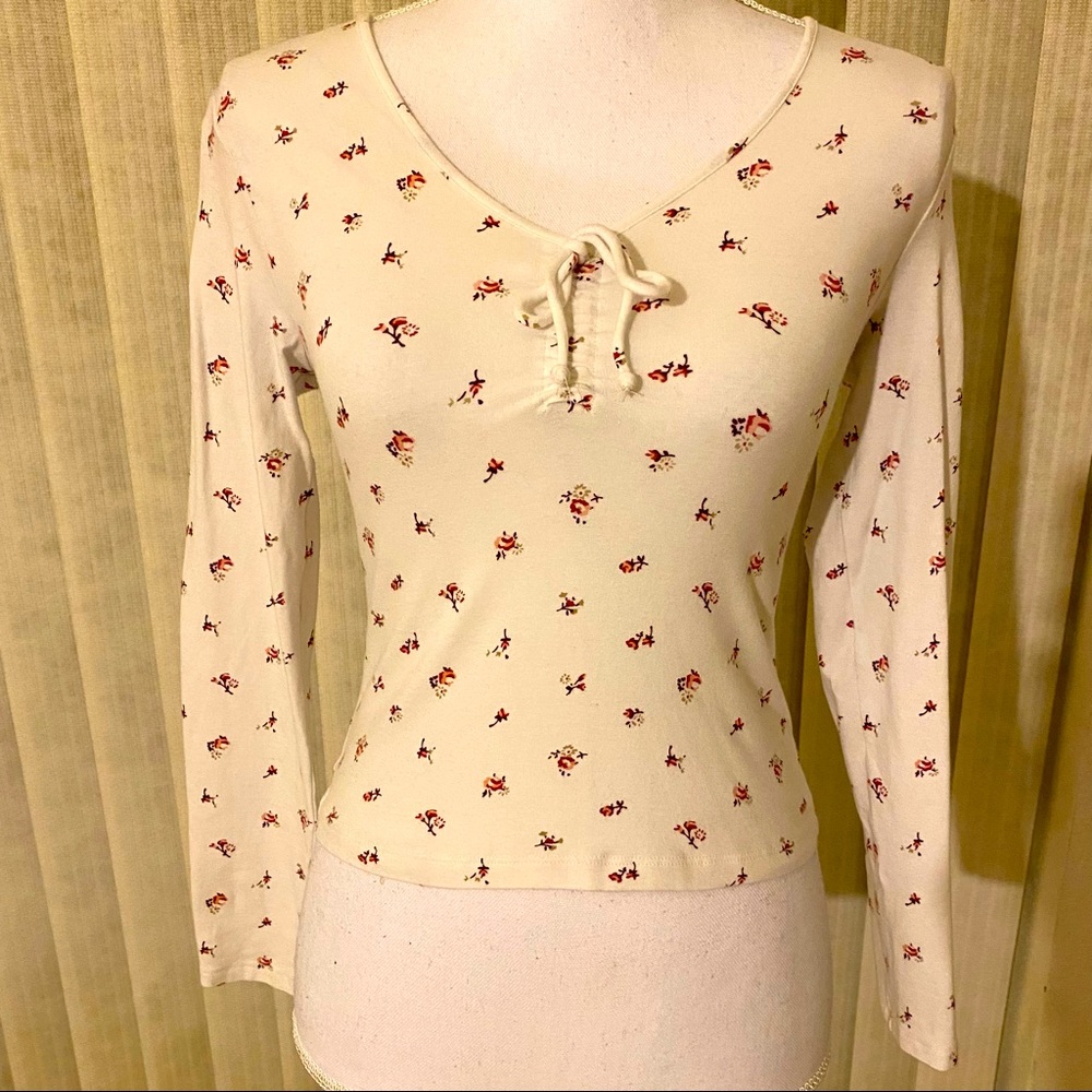 🔮 5 for $20 🔮 Arizona White Pink Floral Crop Long Sleeve Shirt